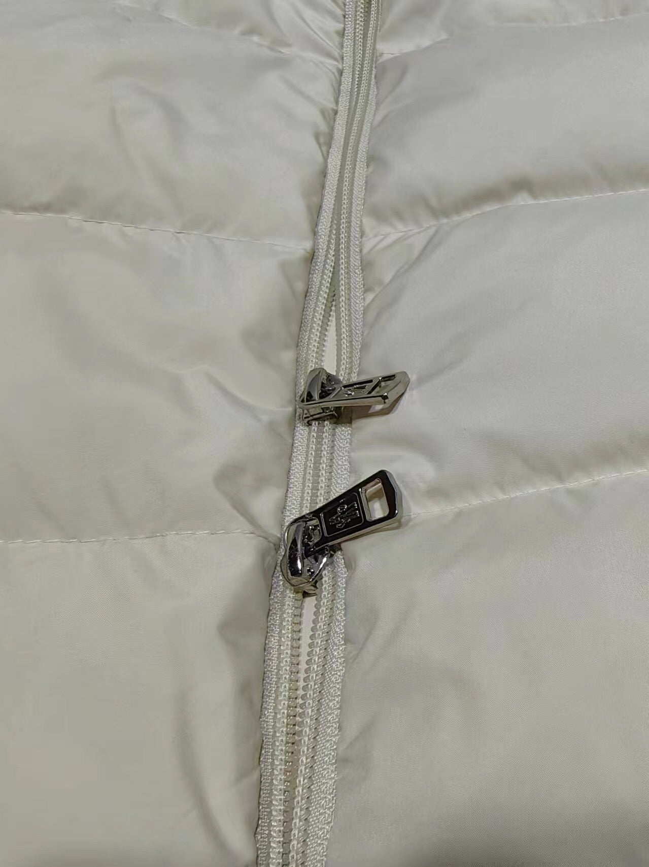 1058 | Moncler